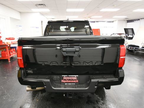 Used 2024 Toyota Tacoma TRD Off-Road image 6