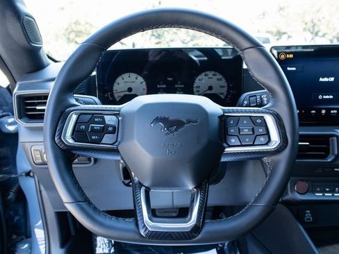 Used 2025 Ford Mustang Coupe image 9