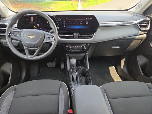 Used 2025 Chevrolet TrailBlazer LT AWD/4WD image 23