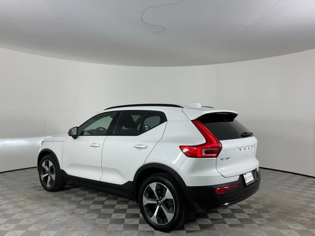 Used 2024 Volvo XC40 B5 Core AWD/4WD image 7