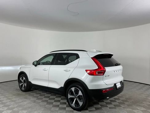 Used 2024 Volvo XC40 B5 Core AWD/4WD image 7