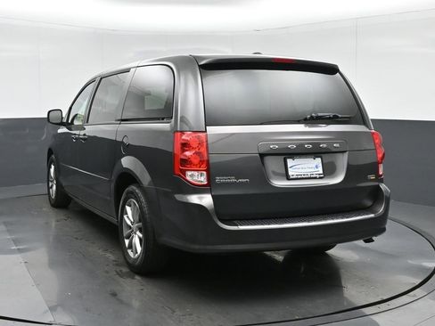 Used 2016 Dodge Grand Caravan SE image 5