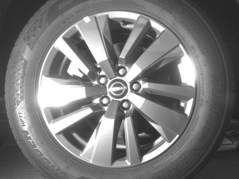 Used 2025 Nissan Pathfinder SV image 15