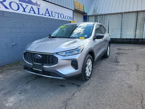 Used 2023 Ford Escape Active AWD/4WD image 2
