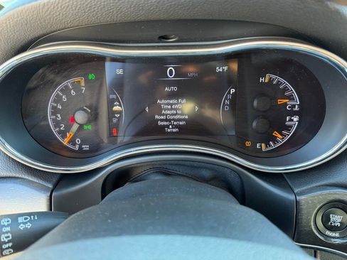 Used 2016 Jeep Grand Cherokee Limited image 24