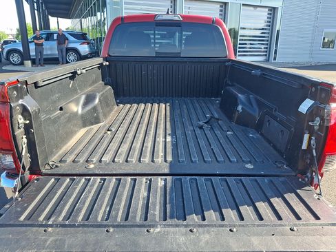 Used 2019 Toyota Tacoma SR5 AWD/4WD image 27