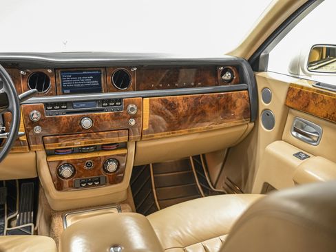 Used 2004 Rolls-Royce Phantom Sedan RWD image 26