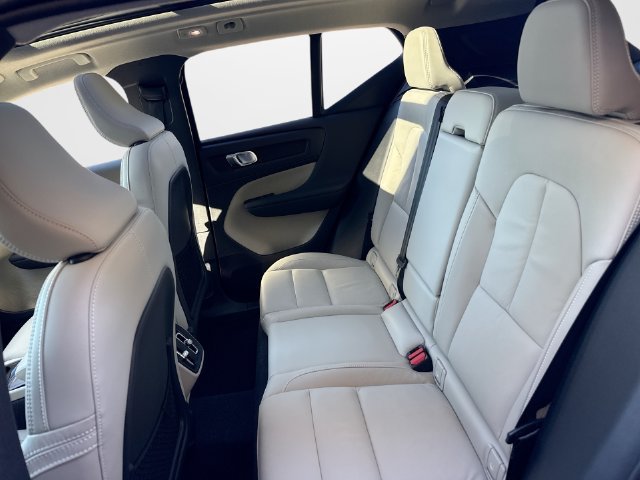 Certified 2024 Volvo XC40 B5 Ultimate w/ Climate Package AWD/4WD image 30