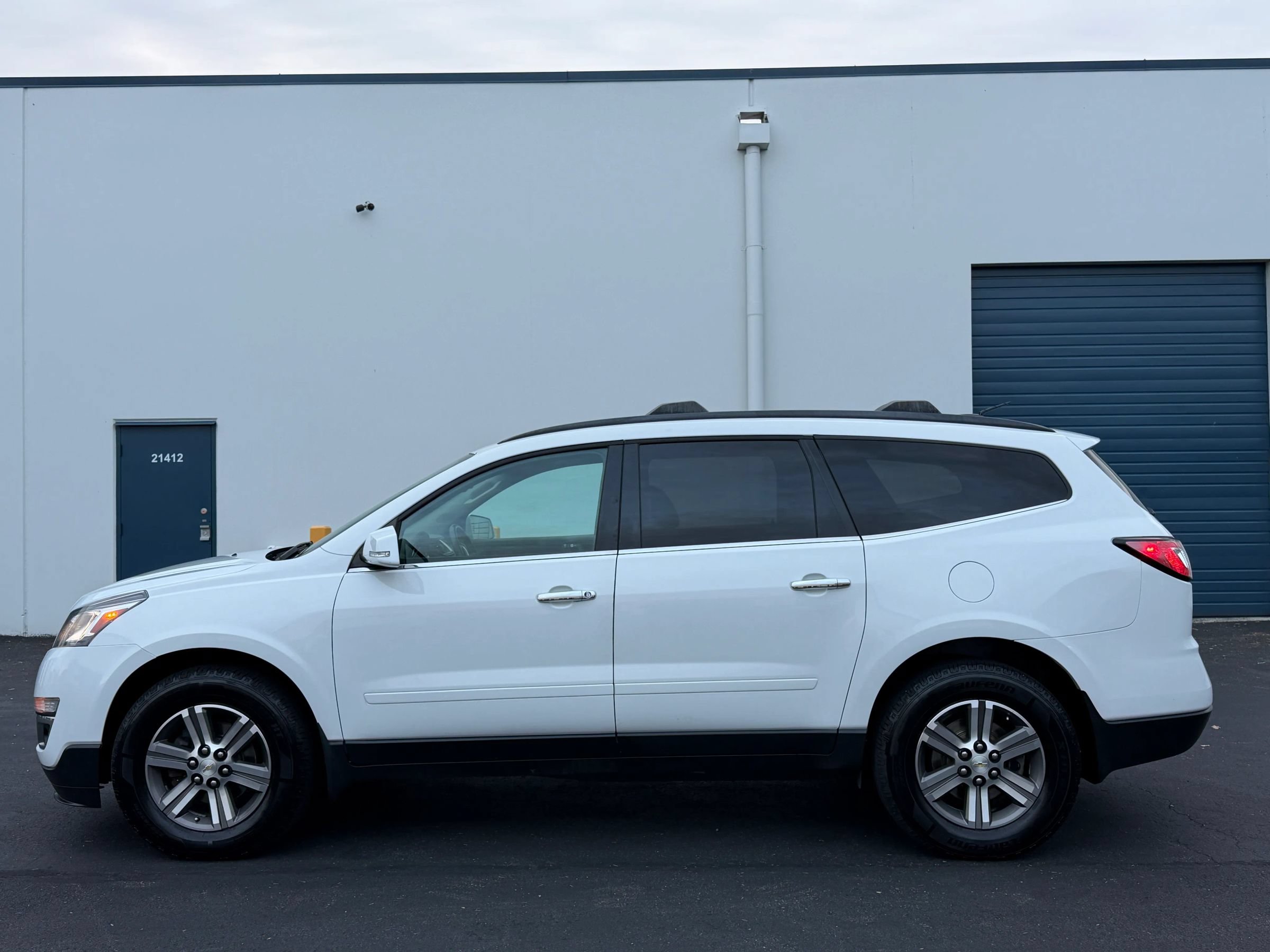 Used 2017 Chevrolet Traverse LT AWD/4WD image 2