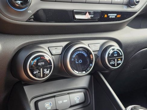 New 2025 Hyundai Venue SEL image 29