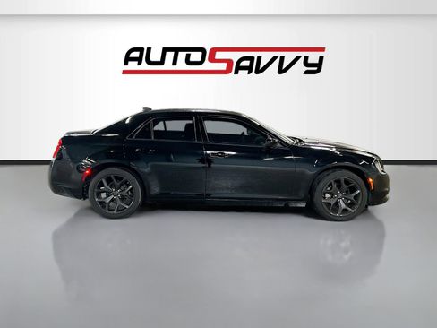 Used 2023 Chrysler 300 Touring w/ Sport Appearance Package RWD image 8