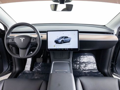 Used 2025 Tesla Model Y Long Range image 32