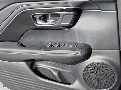 Certified 2025 Acura ADX Base image 30