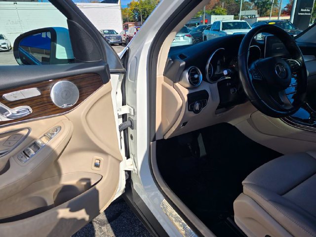 Used 2018 Mercedes-Benz GLC 300 4MATIC image 12