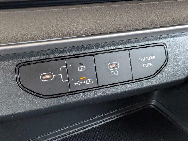 Used 2025 Kia Carnival LX FWD image 24