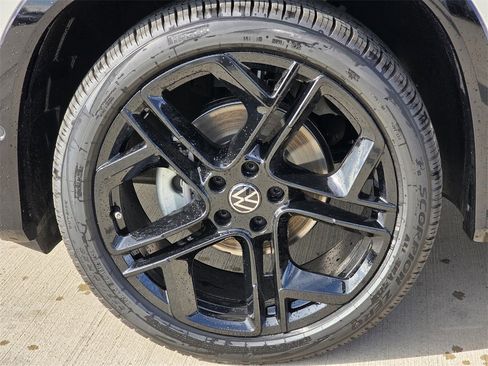 New 2026 Volkswagen Tiguan SE R-Line image 11