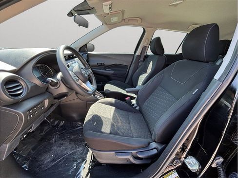 Used 2022 Nissan Kicks S FWD image 2