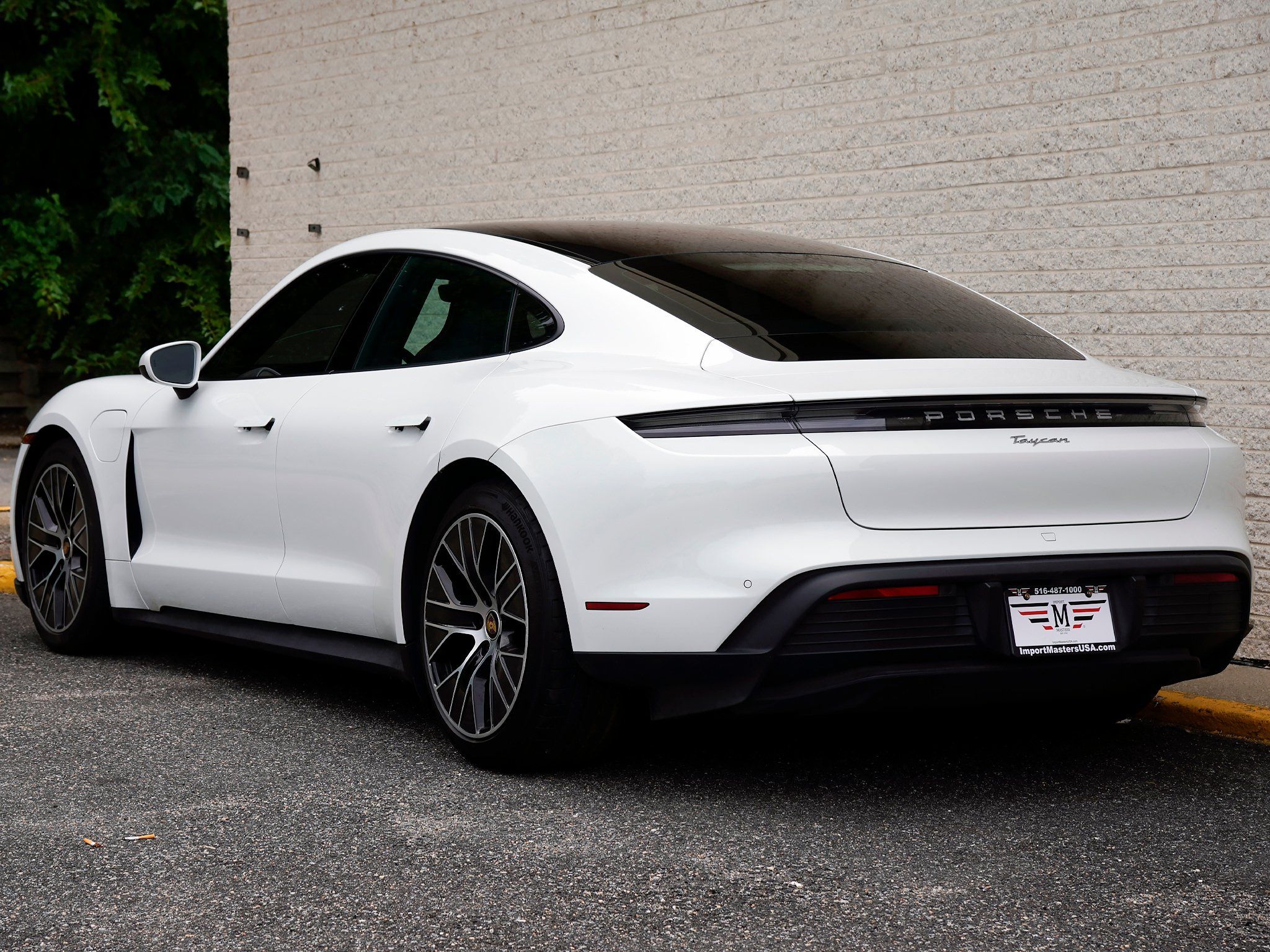 Used 2022 Porsche Taycan RWD image 5