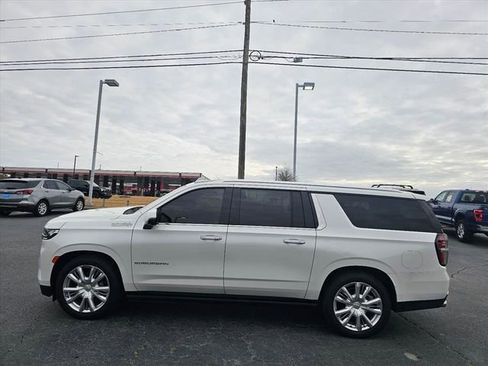 Used 2022 Chevrolet Suburban High Country image 5