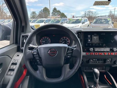 Certified 2025 Nissan Frontier PRO-4X image 11