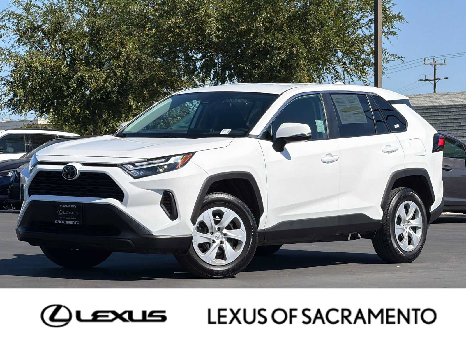 Used 2024 Toyota RAV4 LE AWD/4WD image 1