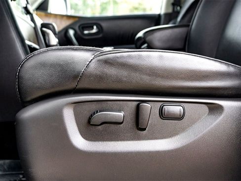 Used 2023 Nissan Armada SL w/ Captain's Chairs Package image 12