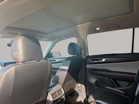 Certified 2025 Volkswagen Atlas Peak Edition SE AWD/4WD image 8
