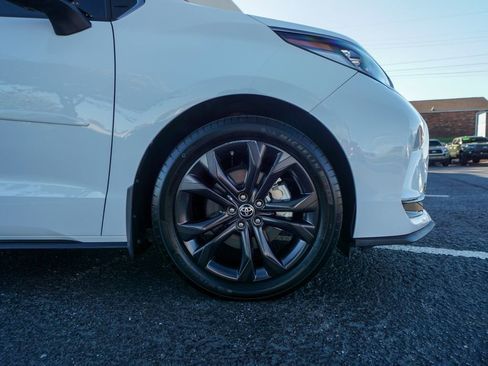 Used 2023 Toyota Sienna XSE image 5
