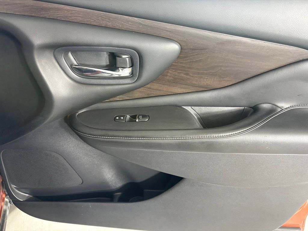 Used 2019 Nissan Murano Platinum w/ Cargo Package FWD image 12