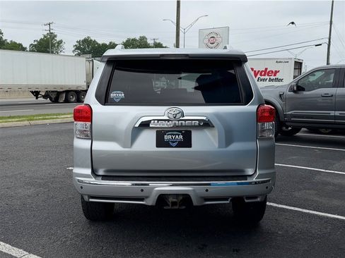 Used 2011 Toyota 4Runner SR5 w/ Convenience Pkg AWD/4WD image 4