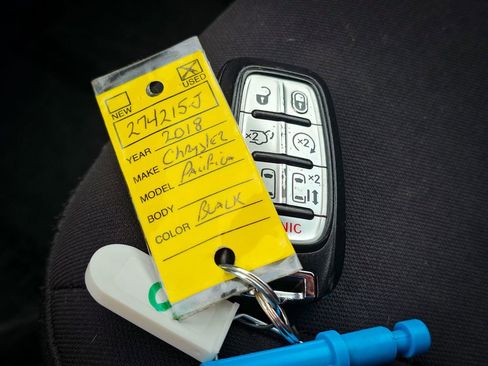 Used 2018 Chrysler Pacifica Touring Plus image 43