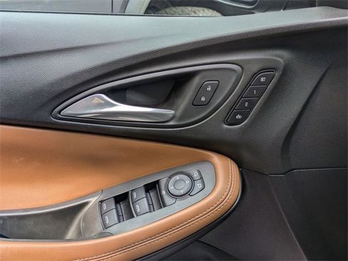 Used 2021 Buick Encore GX Essence w/ Advanced Technology Package image 12