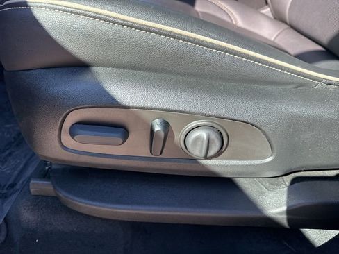 Used 2023 Chevrolet Traverse Premier w/ Redline Edition image 8