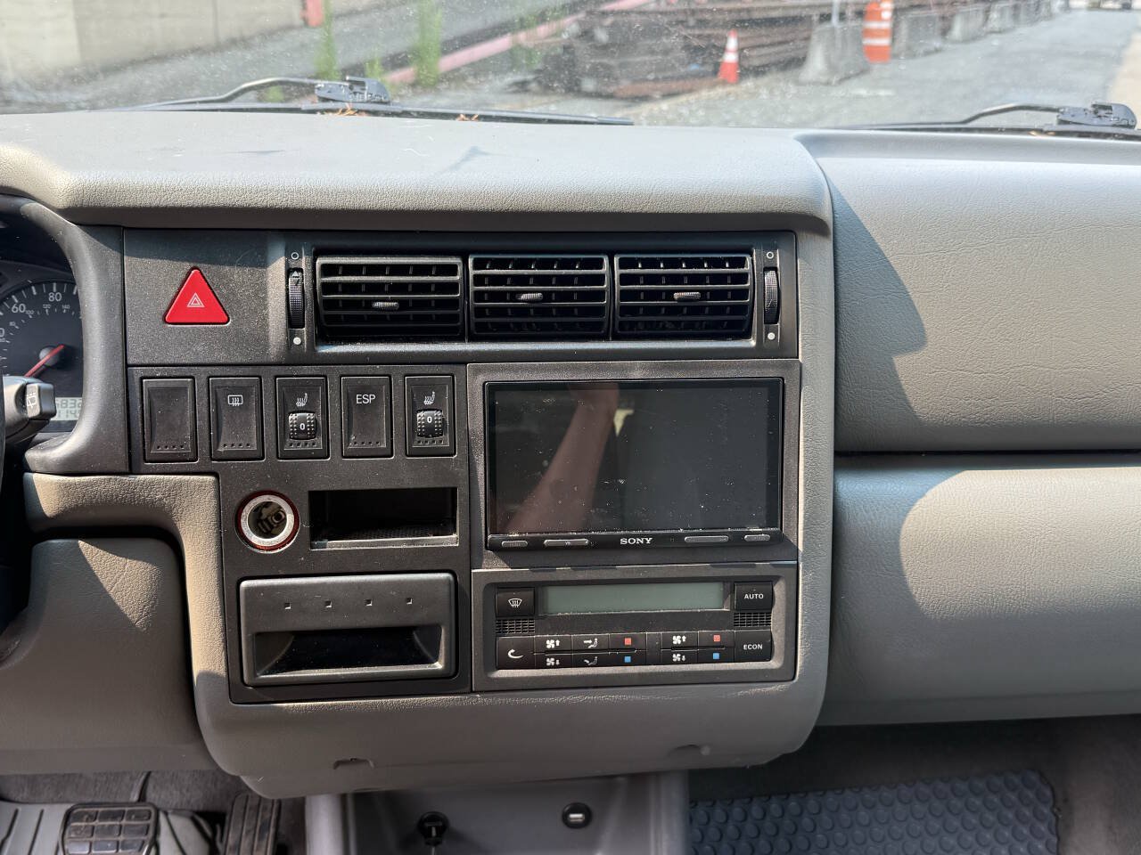 Used 2003 Volkswagen Eurovan MV FWD image 19