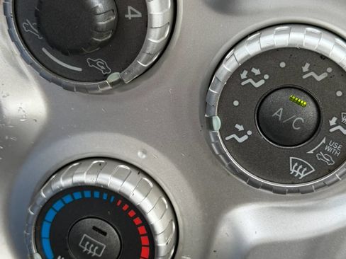 Used 2008 Toyota Yaris S FWD image 19