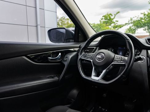 Used 2021 Nissan Rogue Sport SV FWD image 11