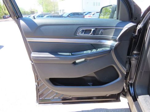 Used 2018 Ford Explorer XLT AWD/4WD image 13