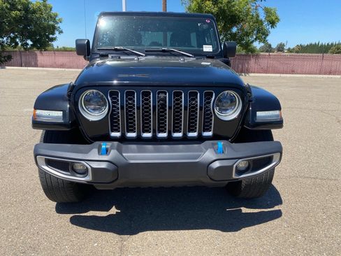 Used 2023 Jeep Wrangler Unlimited Sahara w/ Cold Weather Group AWD/4WD image 2