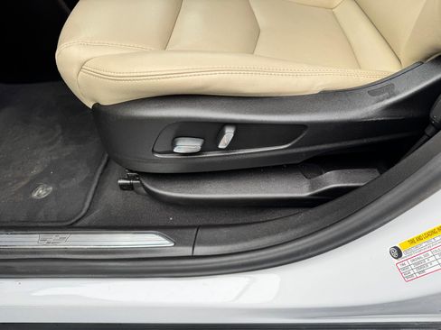 Used 2019 Cadillac XT5 AWD image 12