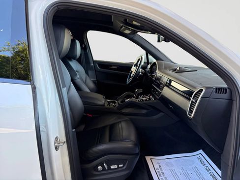 Used 2020 Porsche Cayenne AWD/4WD image 20