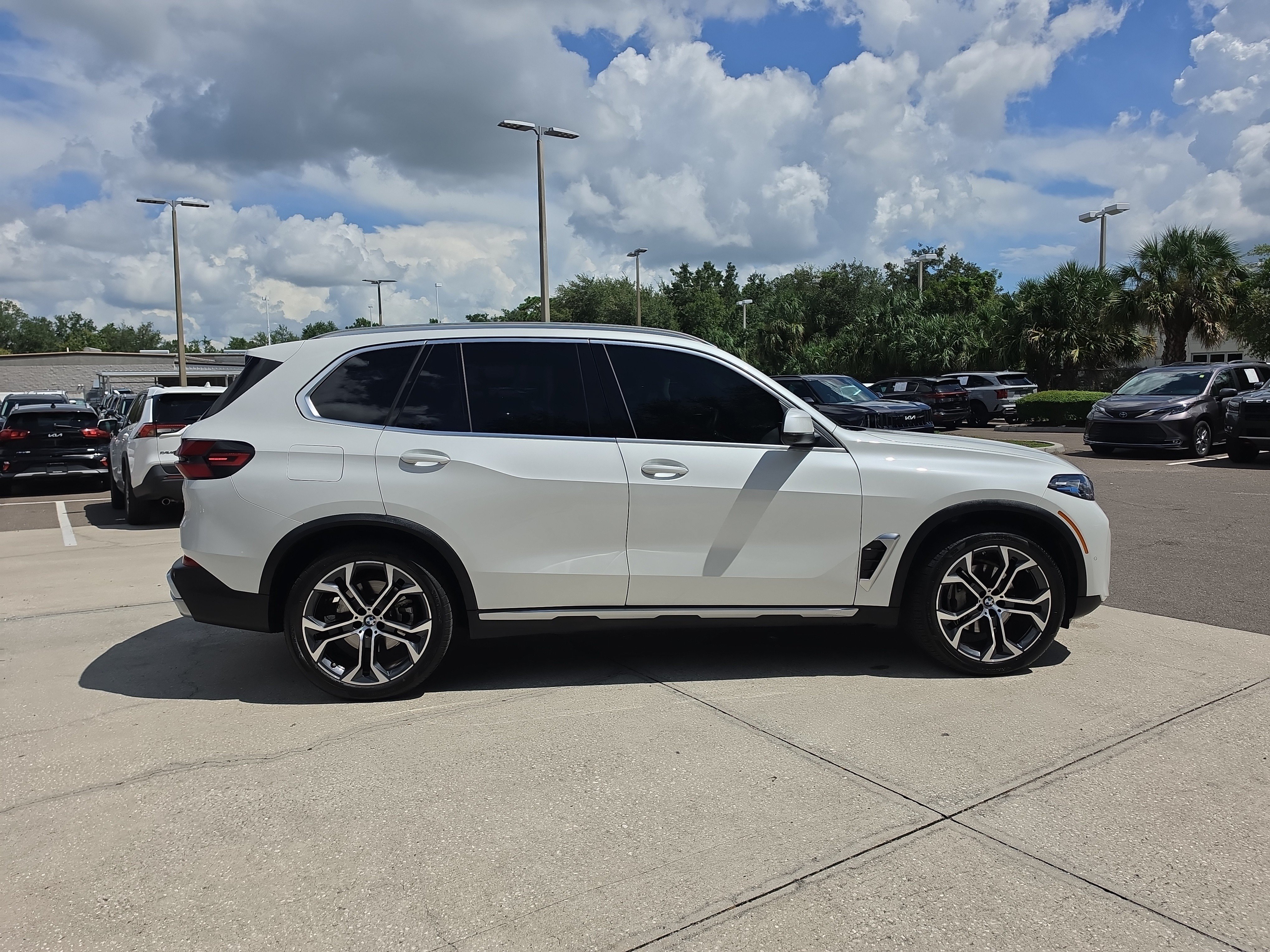 Used 2024 BMW X5 sDrive40i w/ Premium Package RWD image 9