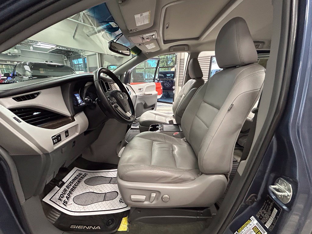 Used 2015 Toyota Sienna XLE FWD image 57
