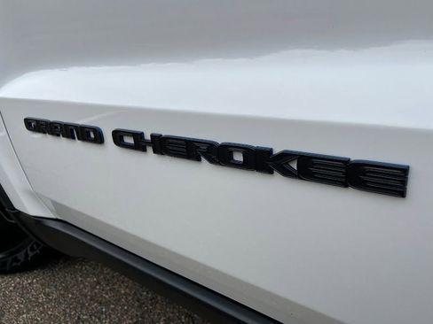 Used 2018 Jeep Grand Cherokee Laredo image 53