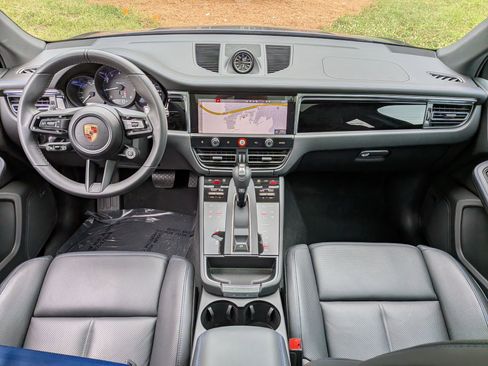 Certified 2025 Porsche Macan Turbo AWD/4WD image 21