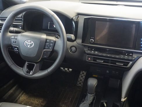 Used 2025 Toyota Camry SE w/ Convenience Package image 26