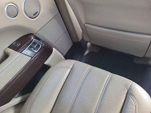 Used 2016 Land Rover Range Rover HSE image 15