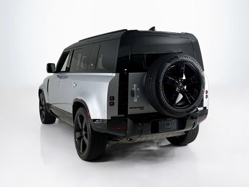 Used 2022 Land Rover Defender 110 X-Dynamic HSE AWD/4WD image 3