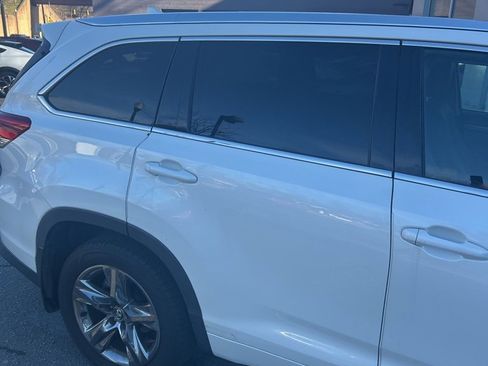 Used 2018 Toyota Highlander Limited Platinum image 2