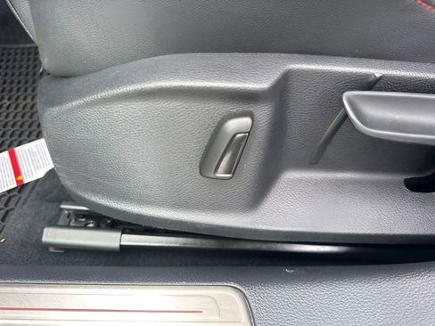 Used 2020 Volkswagen GTI SE image 10