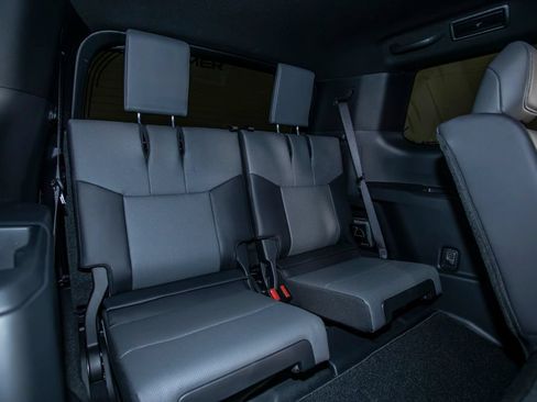 Used 2024 Lexus GX 550 w/ Accessory Package (31) AWD/4WD image 17